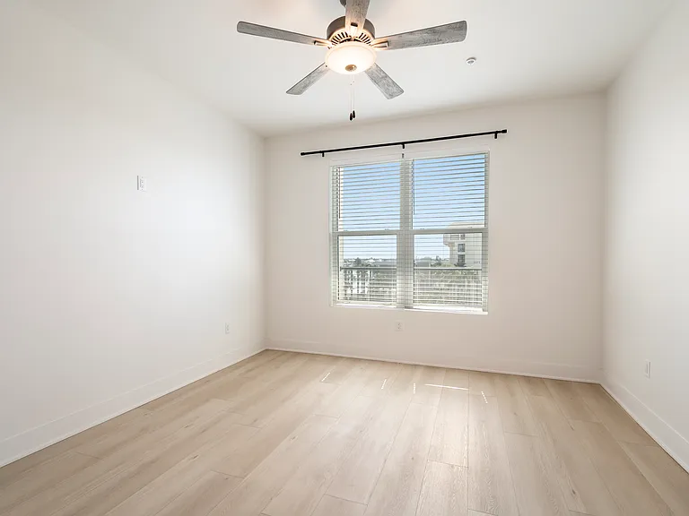 400 150th Ave #501 — Photo 21