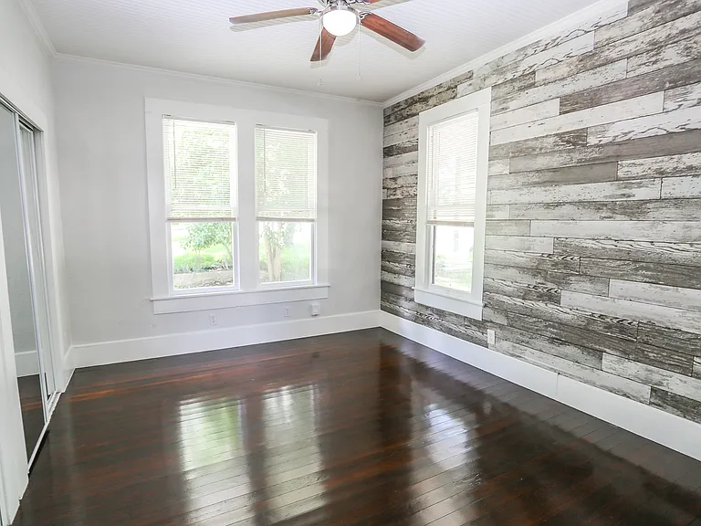 271 S Willow Ave — Photo 34