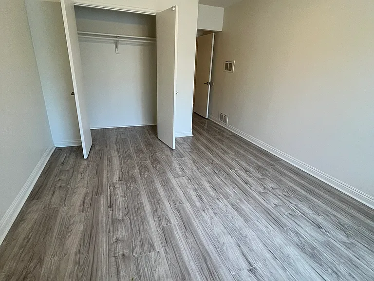 14612 Wyandotte St #9 — Photo 12