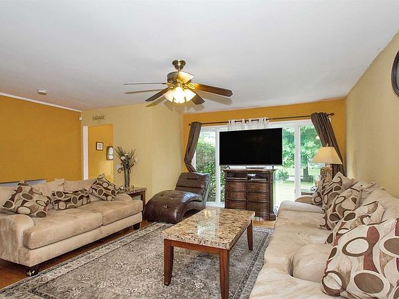 4th image of 23 Collins Pl