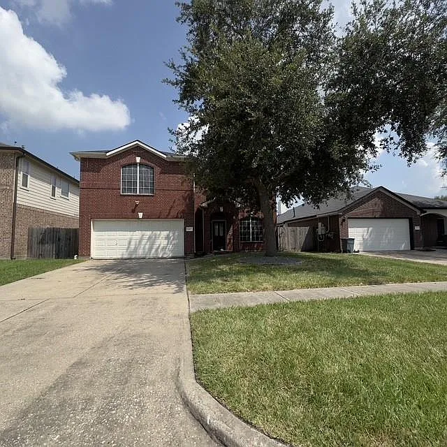 4 bed, 2.5 bath, 2864 sqft, $3,100 — Photo 1