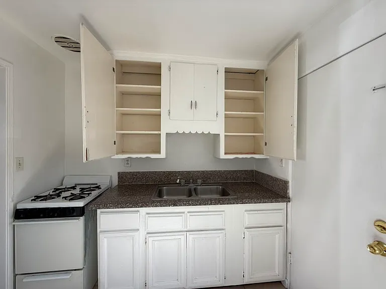 9723 Belmont St #9723-1/4 — Photo 10