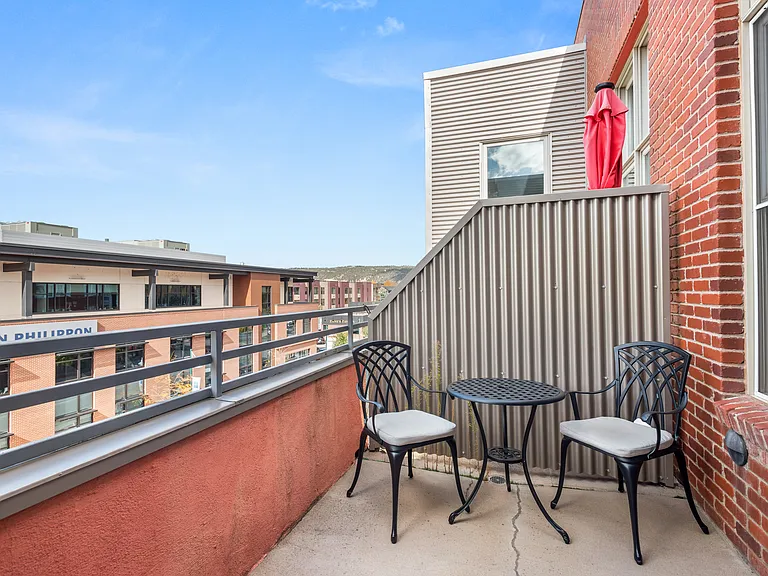 231 Robinson St #302 — Photo 14