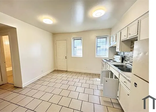 21 College Ct — Photo 7