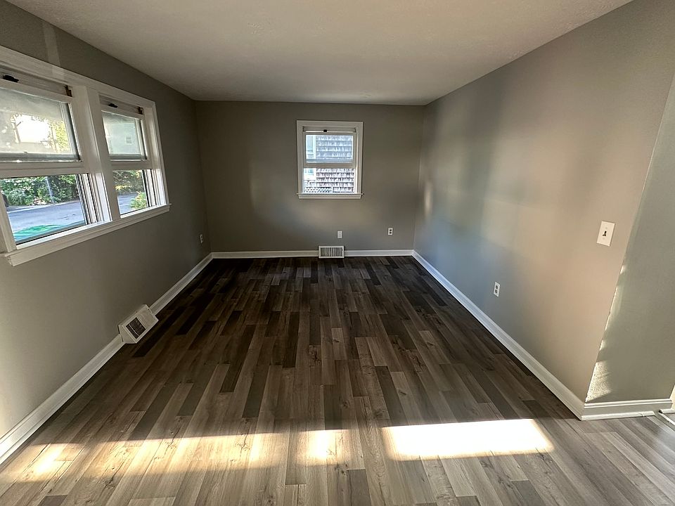 1st image of 27 Salem St #1