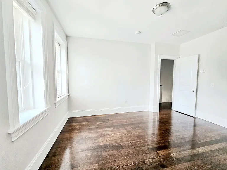 2044 Beacon St #9 — Photo 16