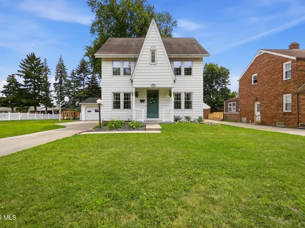 2730 Eastmoreland Dr, Oregon, OH 43616