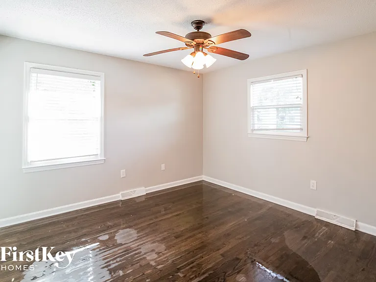 729 Harbor View Rd — Photo 9