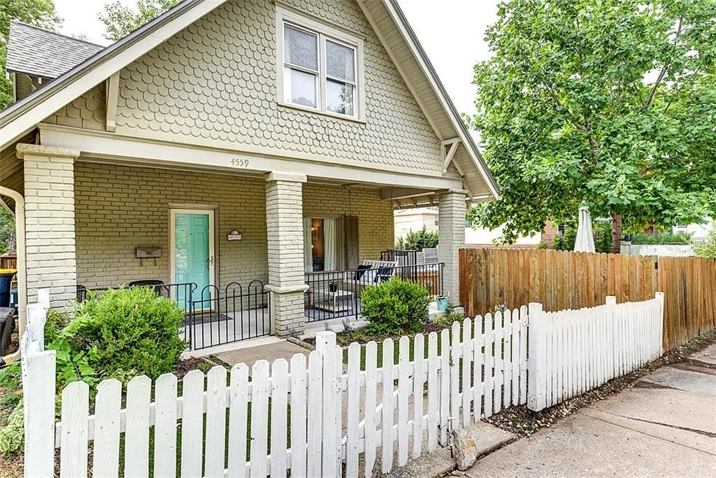 ＊merciページ＊ 4559 Mercier St, Kansas City, MO 64111 | Zillow