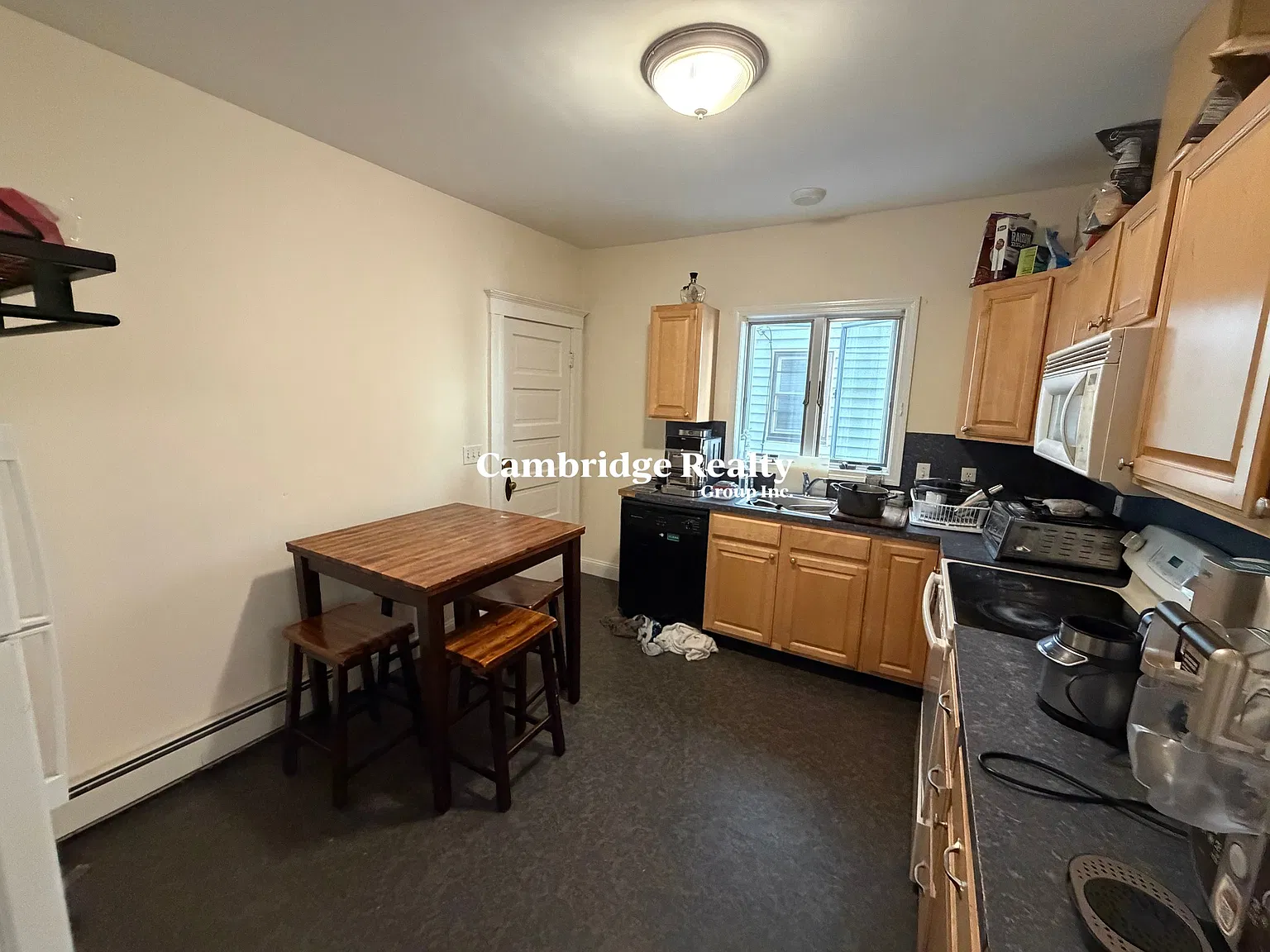 4 bed, 1.0 bath, 1200 sqft, $4,600 — Photo 3