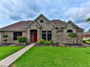 3802 Creekview Dr, Mont Belvieu, TX 77523