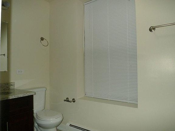5th image of 5715 N Kenmore Ave APT 3A