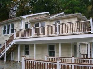 46 Hollowbrook Rd, Lake Peekskill, NY 10537