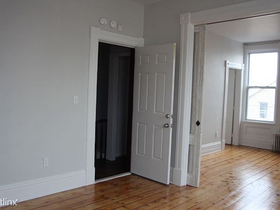2nd image of 17 Oak St Fl 2