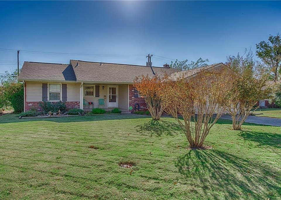 1st image of 2824 Chaucer Dr