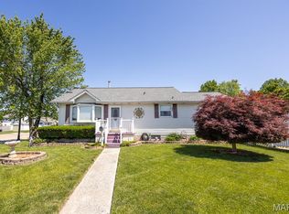 110 E 6th St, Roxana, IL 62084