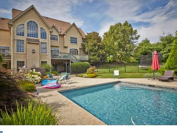 5th image of 300 Lavender Dr