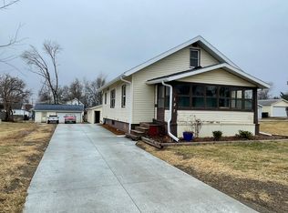 127 35th St NE, Cedar Rapids, IA 52402