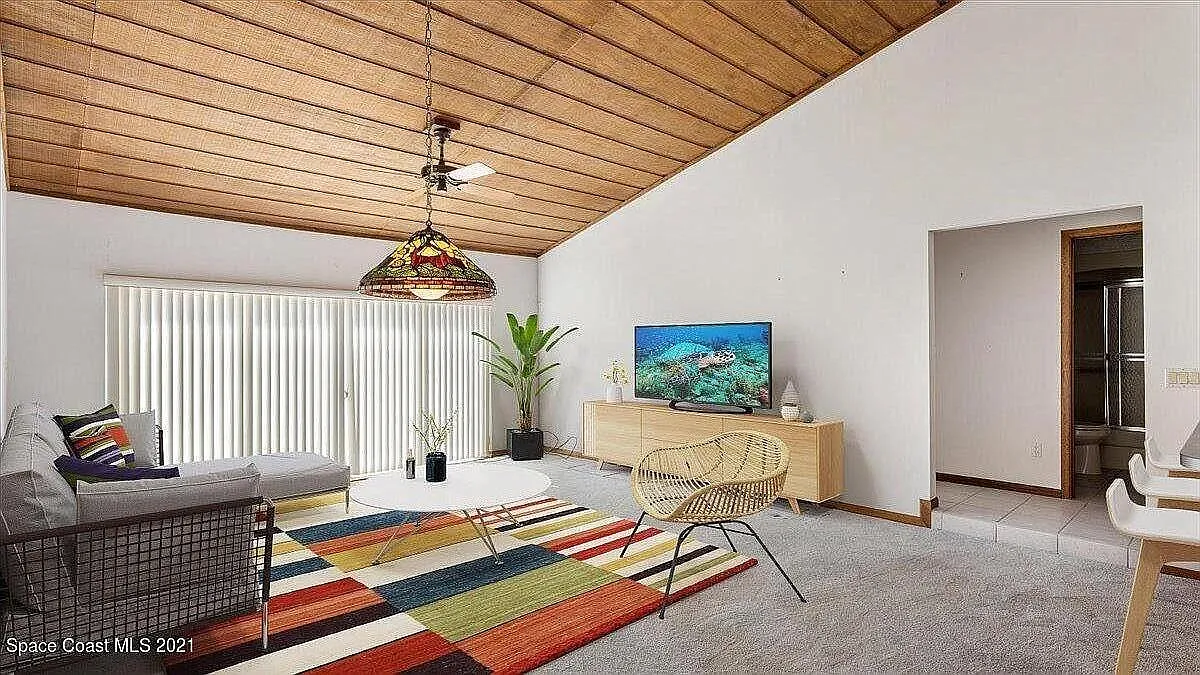 2100 Kent St NE — Photo 1
