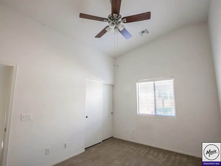 25550 W Beth Dr — Photo 10
