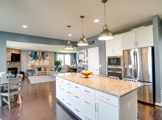 24855 Bradford Forest Dr, Chantilly, VA 20152