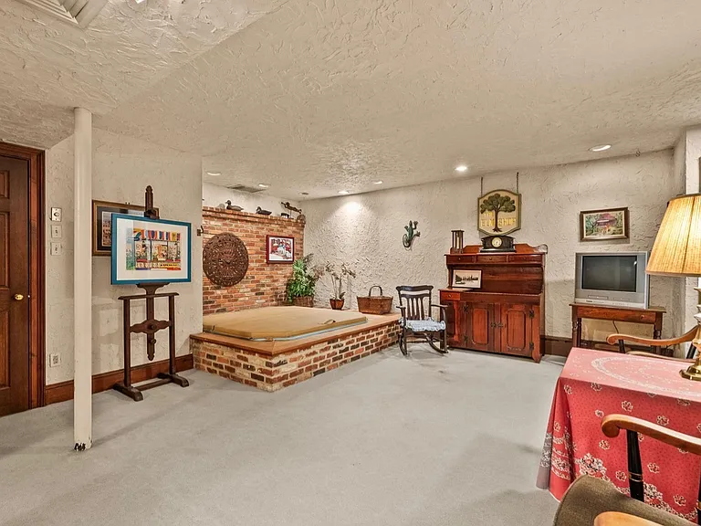 213 Cameron St — Photo 46