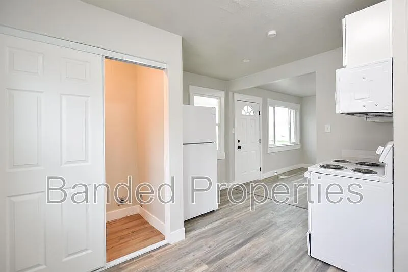 2 bed, 1.0 bath, 670 sqft, $1,395 — Photo 3