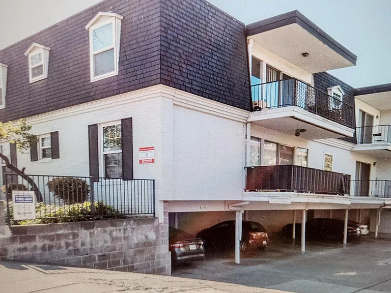 1931 California St #9 — Photo 3