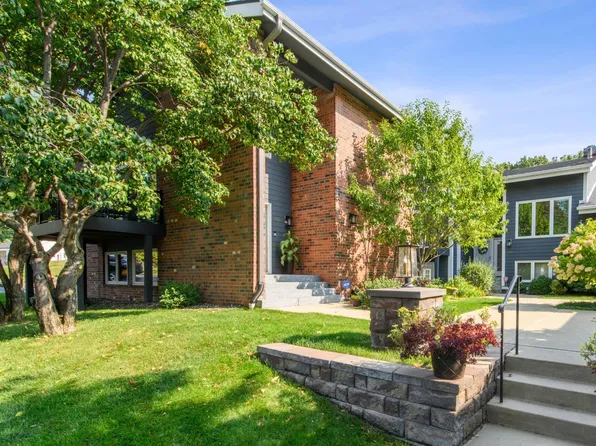 7653 Woodview Ct, Edina, MN 55439