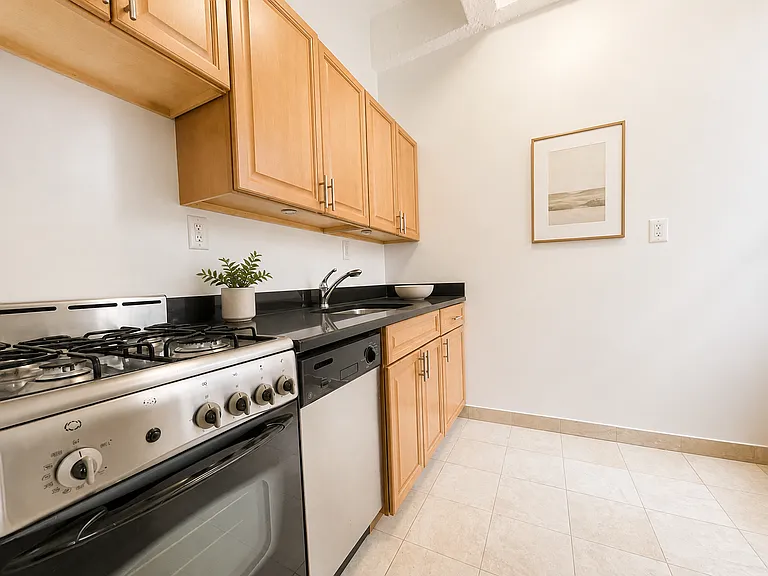 30 Christopher St #1B — Photo 3