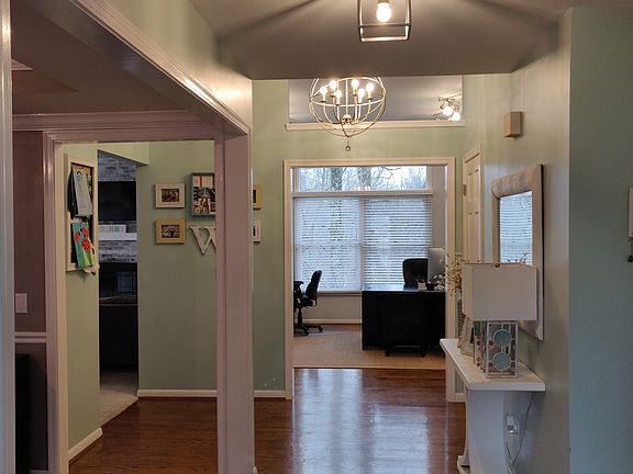 3rd image of 112 Heartwood Ct