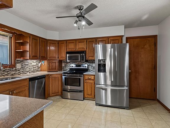 3rd image of 2909 SW Cedar Cove Ct