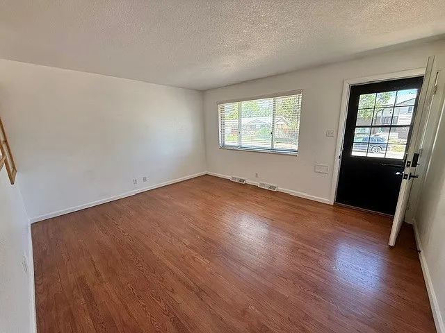 1422 W 100th Pl — Photo 3