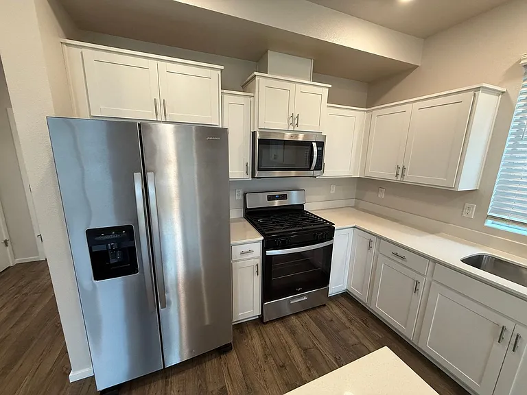 4833 Thyme Ave NE — Photo 9