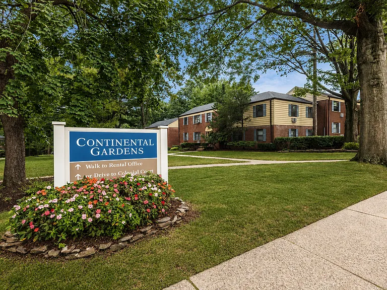 Continental Gardens — Photo 10