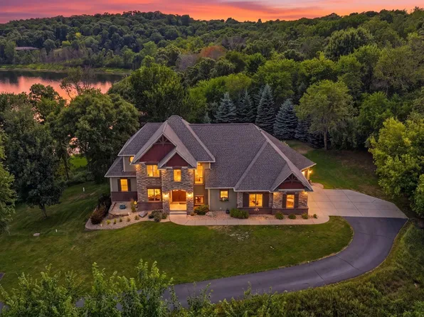 905 Highlander Trl, Hudson, WI 54016