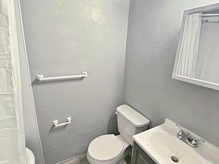2205 Jones St — Photo 23