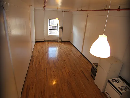 Rented by Joel Weisz, LREB | media 29