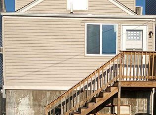 858 S Walnut St, Lindenhurst, NY 11757