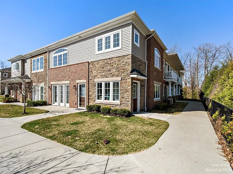 5570 Arbor Chase Dr — Photo 1