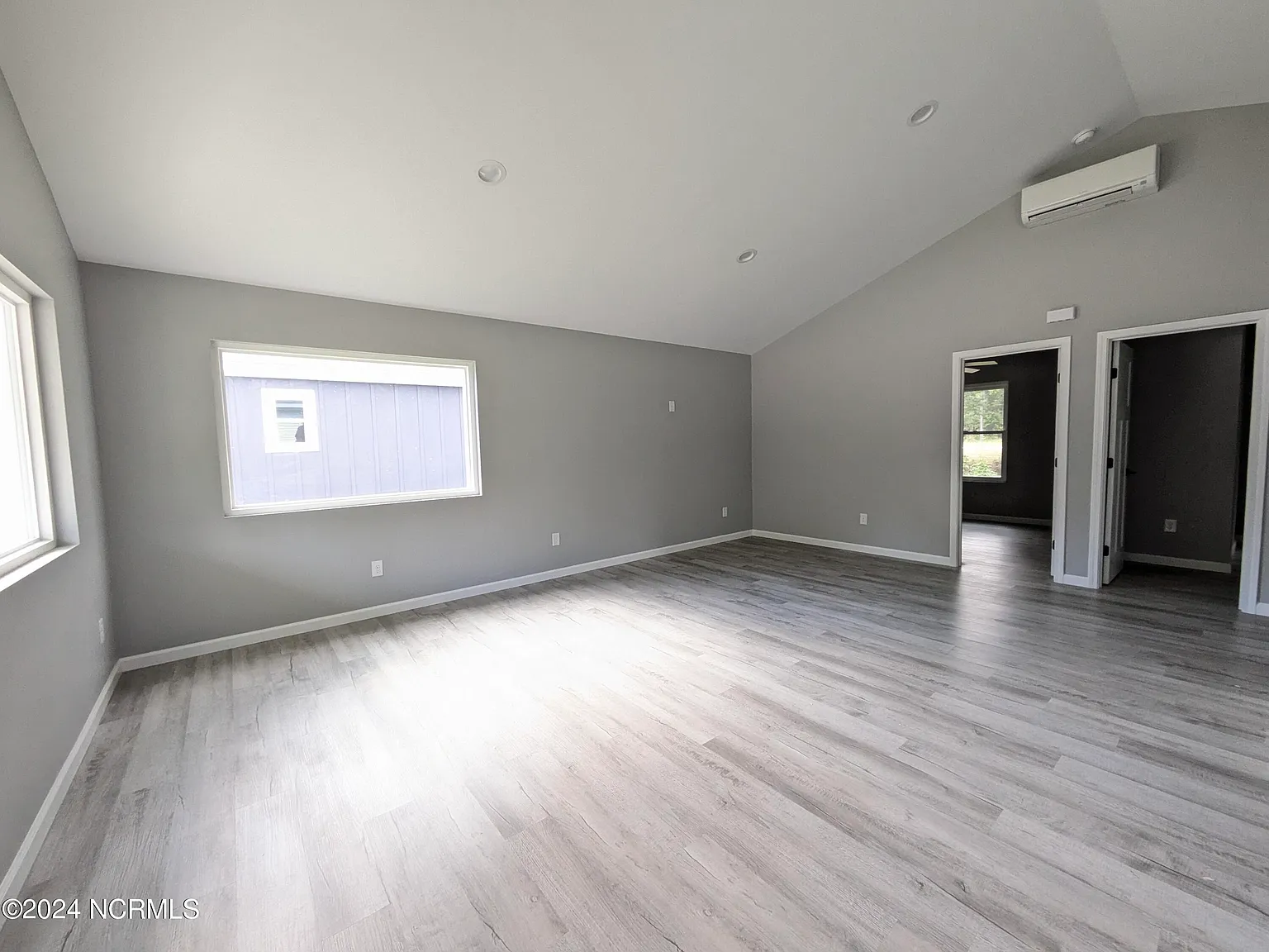 2 bed, 1.0 bath, 800 sqft, $1,600 — Photo 3