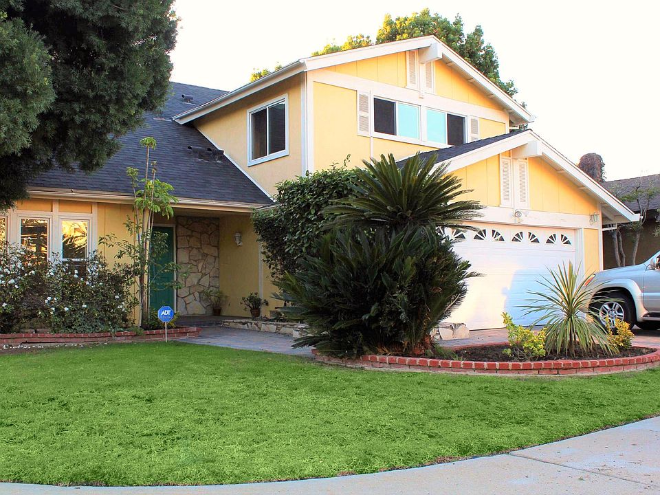 Front of home, sits on charming cul-de-sac in prime West Los