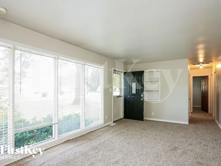 505 Vista Dr — Photo 5
