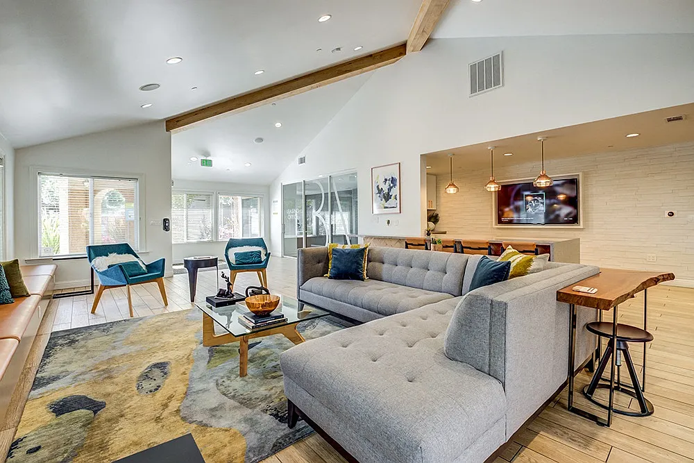Bella Vista at Hilltop — Photo 3