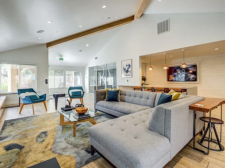 Bella Vista at Hilltop — Photo 3