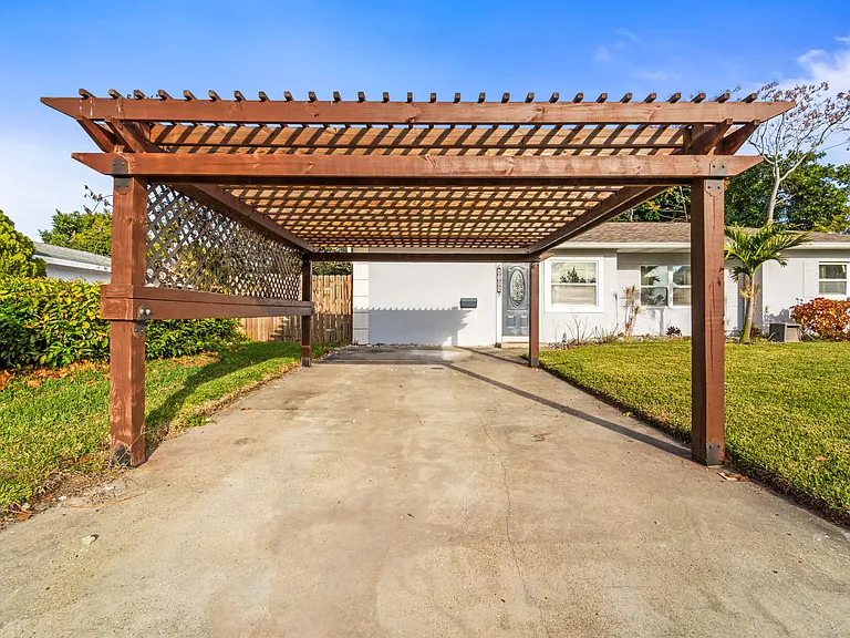 5120 Aragon Way S — Photo 4