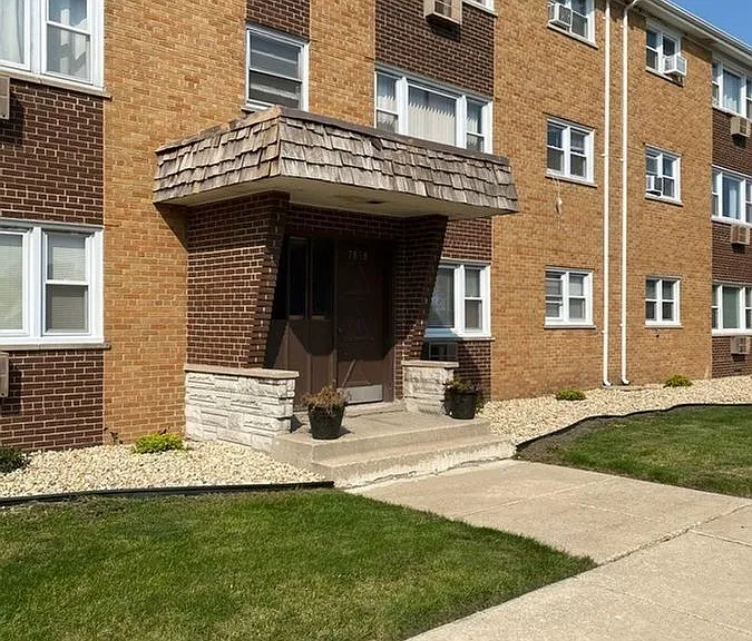 7858 S Natoma Ave #1D — Photo 1