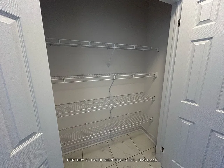 111 Mumbai Dr — Photo 22