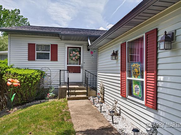 2nd image of 3288 Cambridge St SE #9