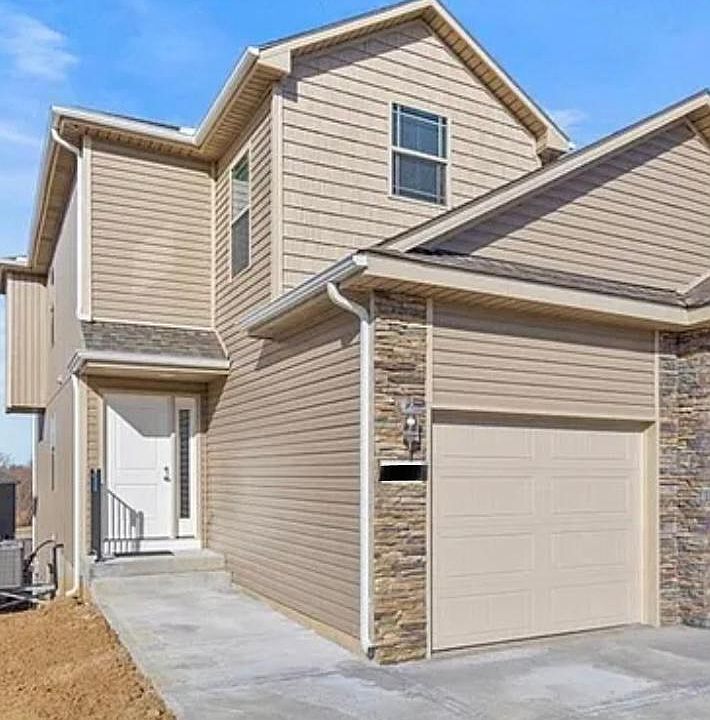 1st image of 10518 Clubhouse Dr #10518